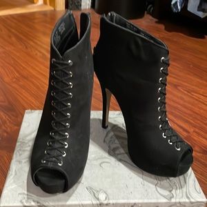 Rock Republic 7.5 Mitchell Black Peep Toe Lace-Up Suede Ankle Booties High Heel